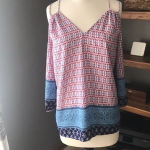 Skies are blue large NWT cold shoulder top